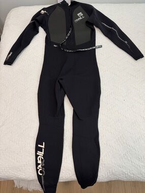 O'Neill Medium Adult Black Full-Body Front-Zip Wetsuit with Chest Panels